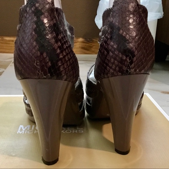 Michael Kors high heel shoe - Picture 3 of 4